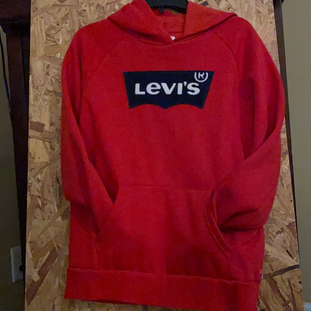 Only worn once!!! Boys red Levi’s hoodie. Size XLarge